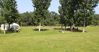 Aire d'accueil de camping-car au camping du bac de Pruillé_3