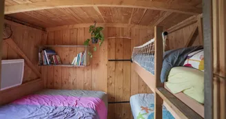 chambre-lit-bateau-habitable-anguille-sous-roche-sf