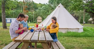 camping-ecoloire-sf-msl-famille-petit-dejeuner-osezmauges--DD00479 camping-ecoloire-sf-msl-famille-petit-dejeuner-osezmauges--DD00479