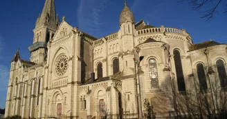 eglise-nd-nouvelle-chemille-en-anjou-©MS eglise-nd-nouvelle-chemille-en-anjou-©MS