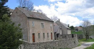 Gîte d'étape communal : L'abri Gîte d'étape communal : L'abri