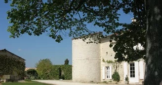 Le Grand Courdeault - La Tour de l'Ancien Château Le Grand Courdeault - La Tour de l'Ancien Château