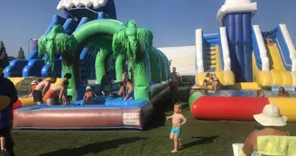 Parc aquatique et jeux gonflables "Family Kids"