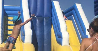 Parc aquatique et jeux gonflables "Family Kids"
