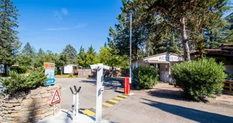 Aire de service/accueil camping-car au camping du Cros d'Auzon