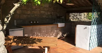 Mas de la Giralde : chambres d'hôtes Mas de la Giralde : chambres d'hôtes
