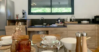 Villa Le Bélieu, gîte 4 * accessible PMR, climatisation /grande piscine privée, 4-5 personnes SUD Ardèche