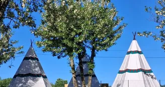 Tipi à la base de loisirs Adrénaline Tipi à la base de loisirs Adrénaline