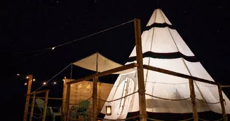 Tipi à la base de loisirs Adrénaline Tipi à la base de loisirs Adrénaline