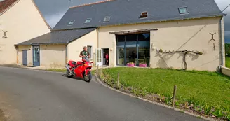 1 extérieur gîte d'étape et de groupe de la métairie Saché 1 extérieur gîte d'étape et de groupe de la métairie Saché