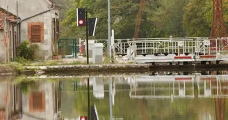 Ouzouer sur Trézée-gite du canal les fichus-Ecluse Ouzouer sur Trézée-gite du canal les fichus-Ecluse
