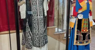 Musée des costumes et parures du monde Musée des costumes et parures du monde