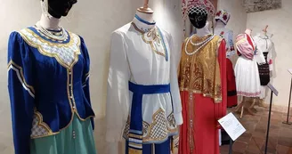 Musée des costumes et parures du monde Musée des costumes et parures du monde