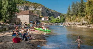 Baignade dans le Célé à Cabrerets_01 © Lot Tourisme - C. ORY Baignade dans le Célé à Cabrerets_01 © Lot Tourisme - C. ORY