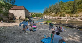 Baignade dans le Célé à Cabrerets_03 © Lot Tourisme - C. ORY Baignade dans le Célé à Cabrerets_03 © Lot Tourisme - C. ORY