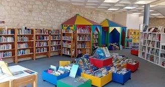 Médiathèque Monflanquin_jeunesse_1_1 Médiathèque Monflanquin_jeunesse_1_1