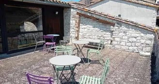 Médiathèque Monflanquin_terrasse_1_2 Médiathèque Monflanquin_terrasse_1_2