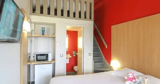 Hôtel Kyriad Direct Poitiers Gare Futuroscope 1 Hôtel Kyriad Direct Poitiers Gare Futuroscope 1