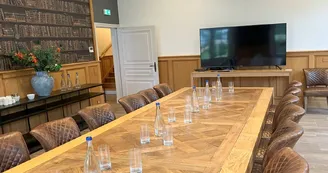Château de Larraldia-salle de travail 60m² Château de Larraldia-salle de travail 60m²