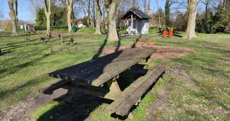 aire de pique nique - Uzein - les tables aire de pique nique - Uzein - les tables