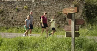 Famille sur les chemins de Juillé Famille sur les chemins de Juillé