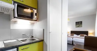 All-Suites-kitchenette