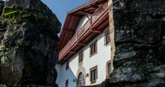Oronozia-façade et roche
