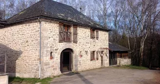 Gite12-20pers-FermeEquestreDuMialaret_CampsSaintMathurin_1