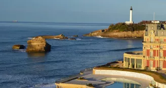 Résidence Victoria Surf - Biarritz - Vue sur l'Hôtel du Palais Résidence Victoria Surf - Biarritz - Vue sur l'Hôtel du Palais