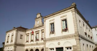 Mairie - Bastide de Montfort-en-Chalosse Mairie - Bastide de Montfort-en-Chalosse