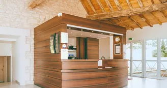 appart-hotel-la-roche-posay-hall-reception-2
