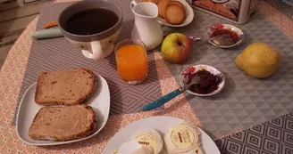 chambre d'hôtes Caoudal Neuvic petit déjeuner