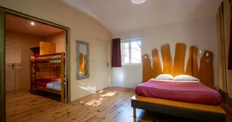 Hôtel Insolite Domaine de Dienné - chambre 4 personnes PMR