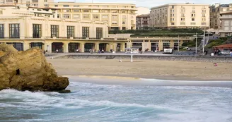 Hôtel Mercure Plaza- Biarritz - Vue depuis la grande plage. Hôtel Mercure Plaza- Biarritz - Vue depuis la grande plage.