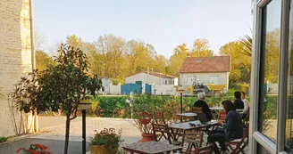 La terrasse de l'Hôtel au Marais La terrasse de l'Hôtel au Marais