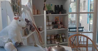 La réception de l'Hôtel au Marais La réception de l'Hôtel au Marais