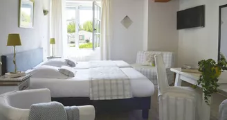 Chambre confort double/twin vue rivière à l'Hôtel au Marais Chambre confort double/twin vue rivière à l'Hôtel au Marais