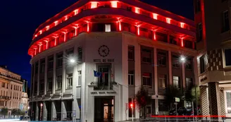 Mairie-Biarritz-facade-nocturne