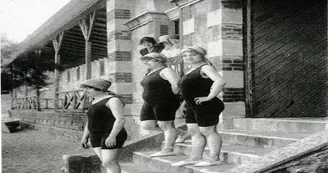 Etablissement-des-bains-Biarritz-Baigneuses Etablissement-des-bains-Biarritz-Baigneuses