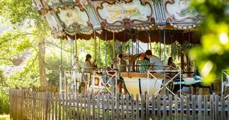 Le Carrousel 1900 Le Carrousel 1900