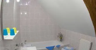 salle de bain Bleuet.jpg salle de bain Bleuet.jpg