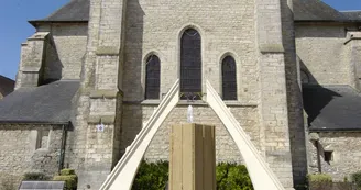 Eglise St Jean Baptiste de Chaource et fontaine sur la place