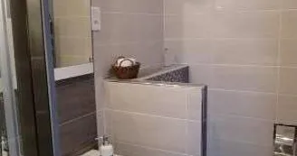 Espace toilettes.jpg Espace toilettes.jpg