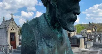 Cimetière Essoyes - Buste Renoir.jpg