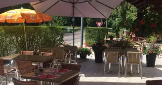 a la table de claudine terrasse.jpg a la table de claudine terrasse.jpg
