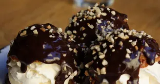 Dessert profiterolles Dessert profiterolles