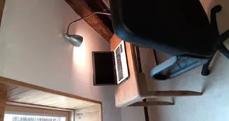 Espace télétravail sous mansarde.jpg