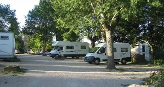 Aire de camping-car municipale de Sauveterre-de-Rouergue Aire de camping-car municipale de Sauveterre-de-Rouergue