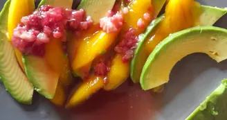 SALADE AVOCAT MANGUE ET FRAMBOISES SALADE AVOCAT MANGUE ET FRAMBOISES
