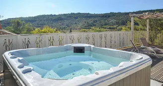 Maison Mirava-Détail Espace Terrasse_Jacuzzi Maison Mirava-Détail Espace Terrasse_Jacuzzi